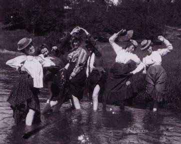 Women Often Do in Their Free Time before 1900 (3).jpg